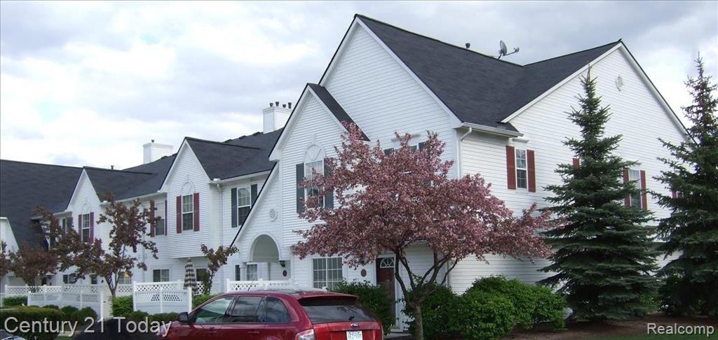 22168 Cape Cod Way, Unit 27 Farmington, MI 48336 - Photo 1 of 24