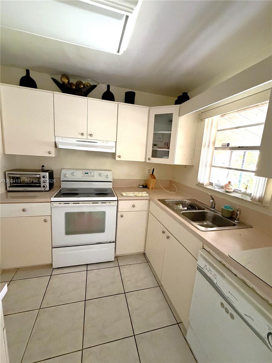 14725 Southwest 86th Lane Miami, FL 33193 - Photo 18 of 32