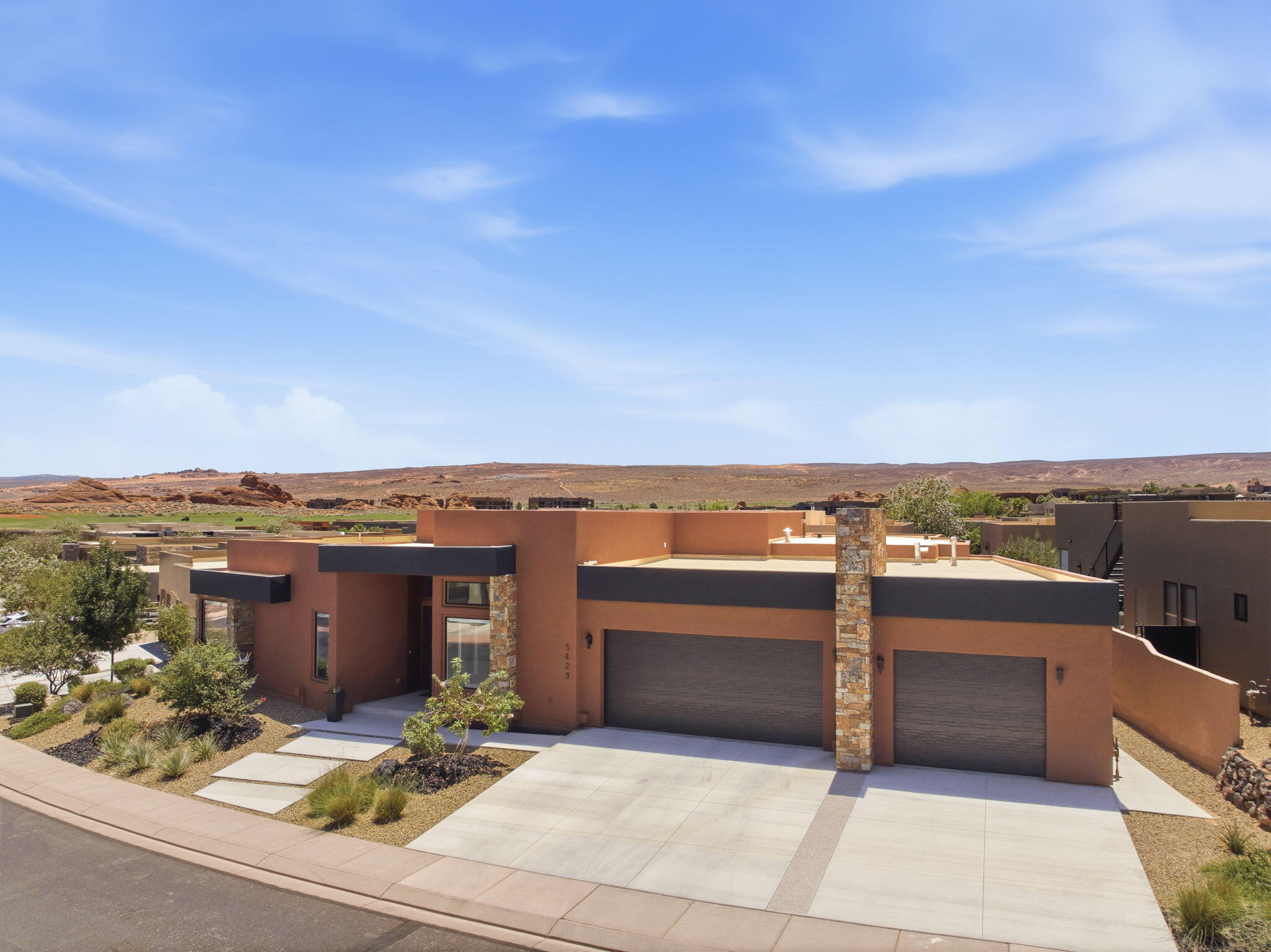 5429 West Copper Cliffs Way Hurricane, UT 84737 - Photo 3 of 48 3-car garage