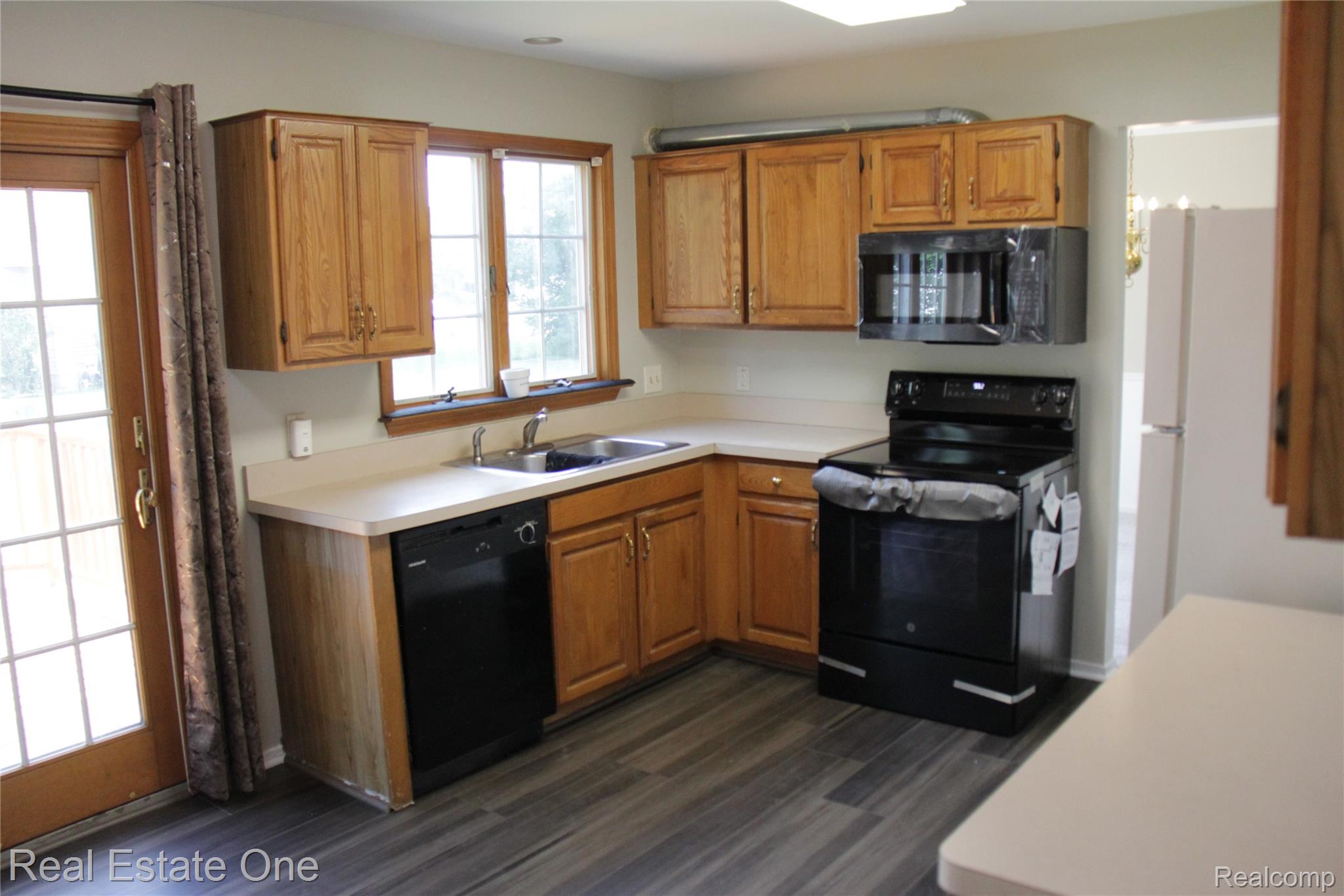 44777 Saltz Road Canton, MI 48187 - Photo 23 of 65 Kitchen