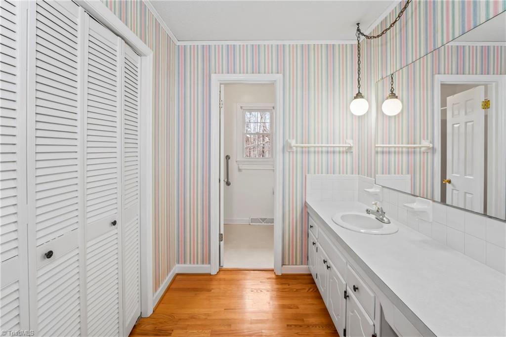 142 Cameron Road Lexington, NC 27295 - Photo 14 of 41 Main Hall Bath