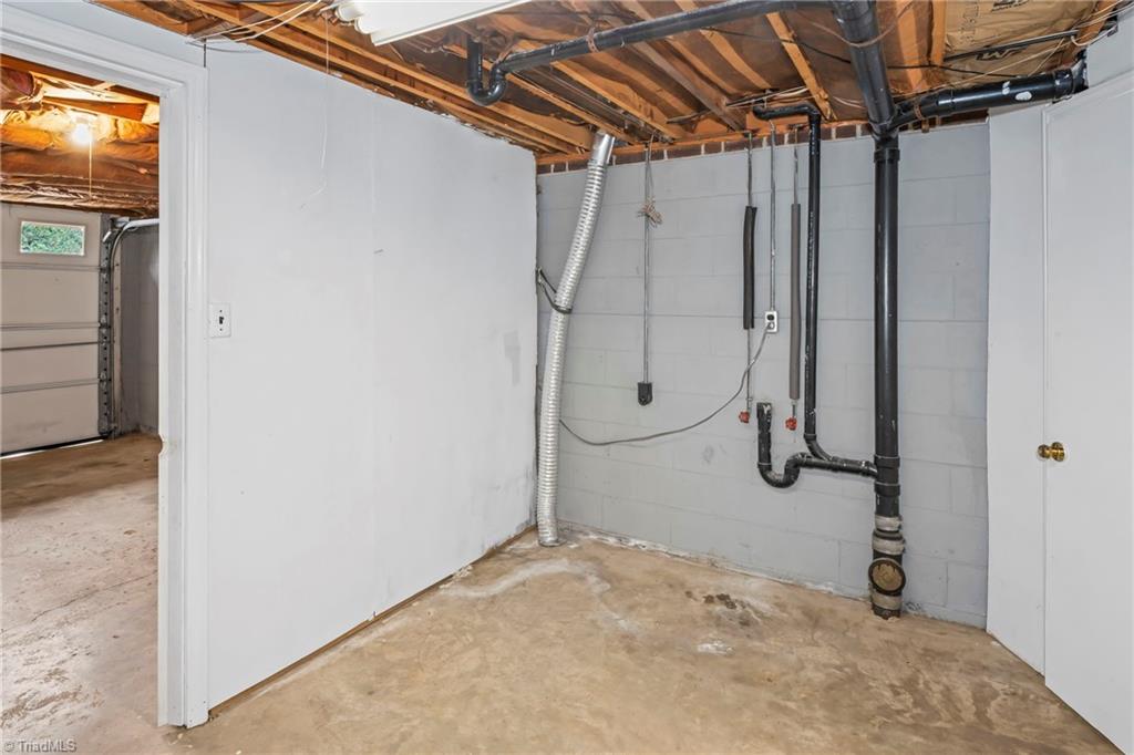 142 Cameron Road Lexington, NC 27295 - Photo 35 of 41 Basement Laundry area
