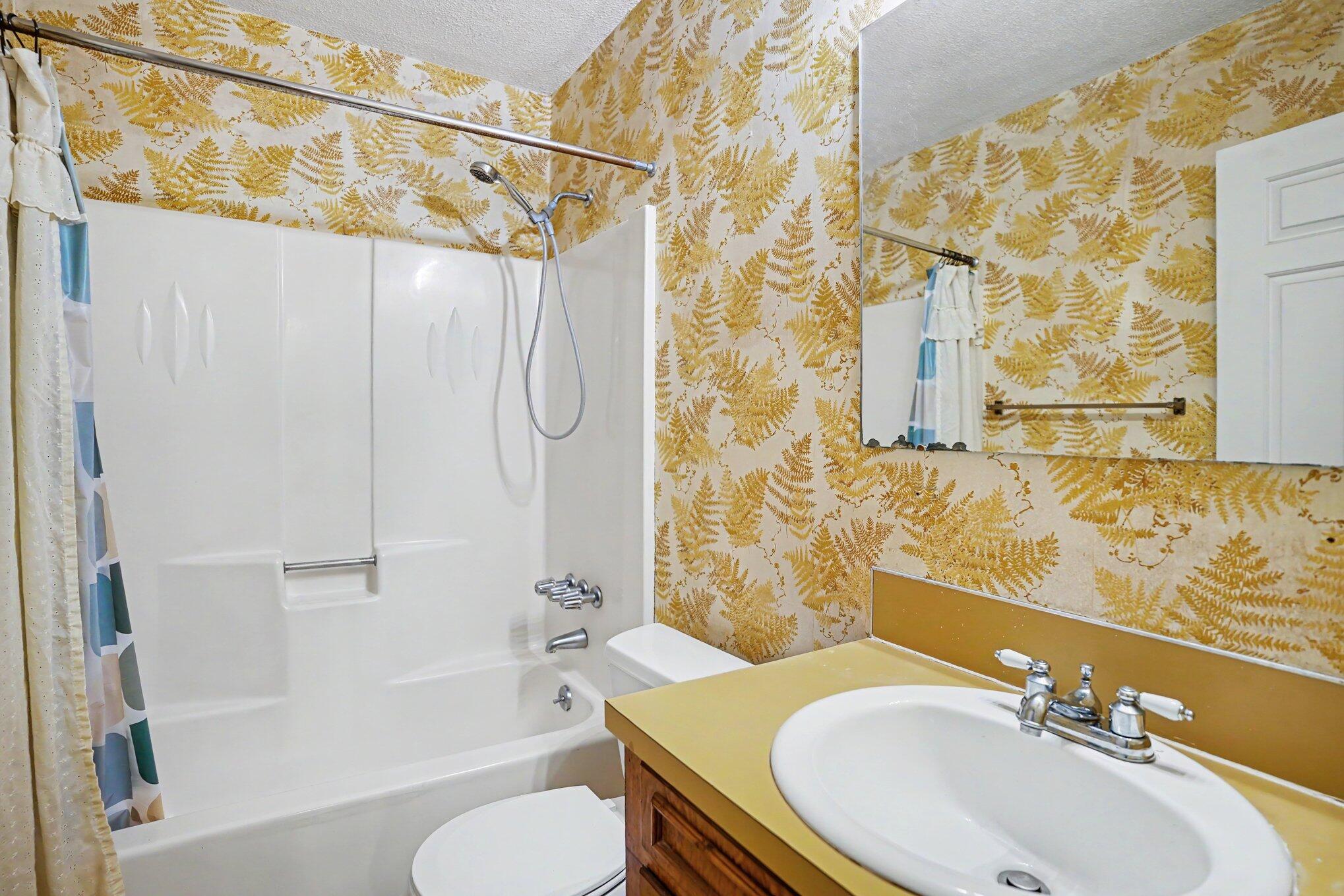 519 Longleaf Road Summerville, SC 29486 - Photo 12 of 17 012_file_2051
