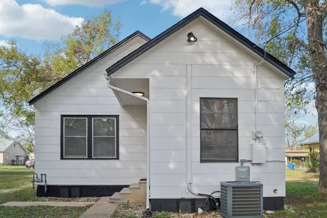 a view of house with backyard