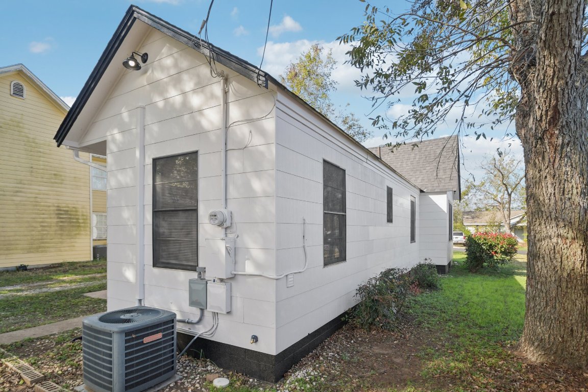 209 East 8th Street Elgin, TX 78621 - Photo 21 of 23 a view of a house with a yard