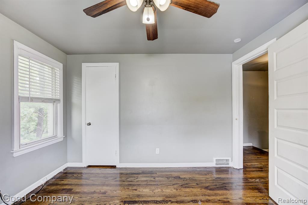 21797 Moross Road Detroit, MI 48236 - Photo 17 of 29