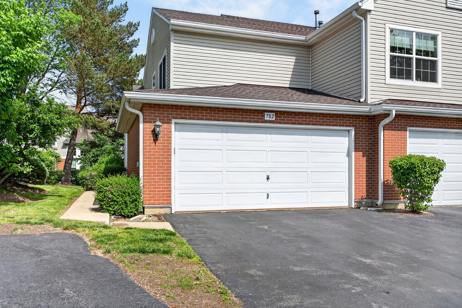 782 Old Checker Road Buffalo Grove, IL 60089 - Photo 2 of 20 Gallery Image 2