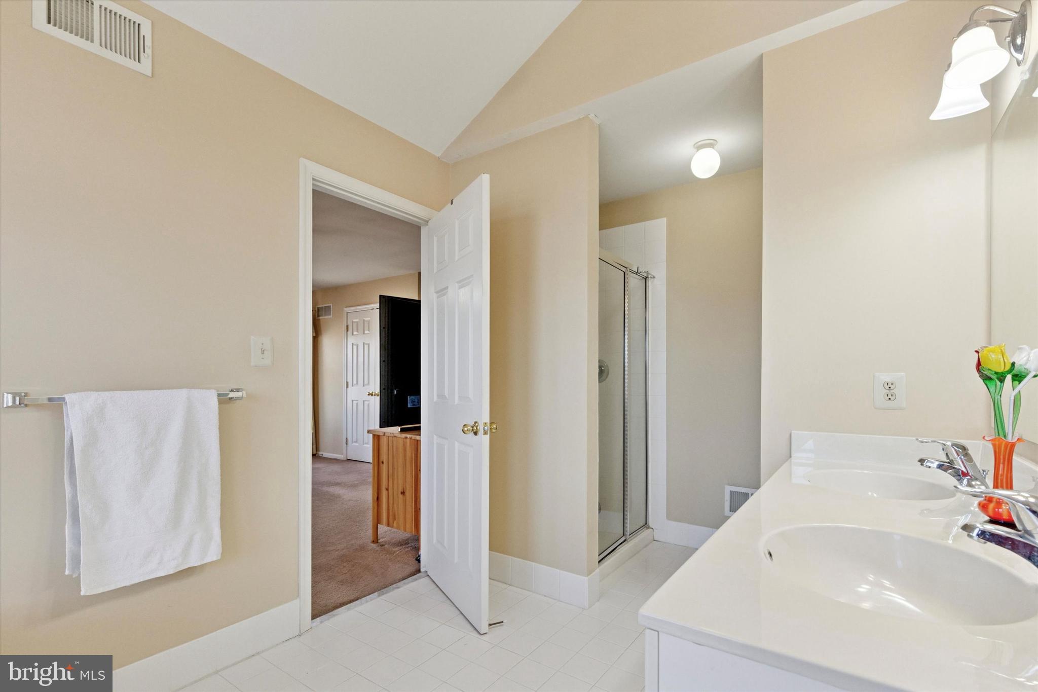 95 Arbor Circle Colmar, PA 18915 - Photo 19 of 26 a bathroom with a sink and a tub