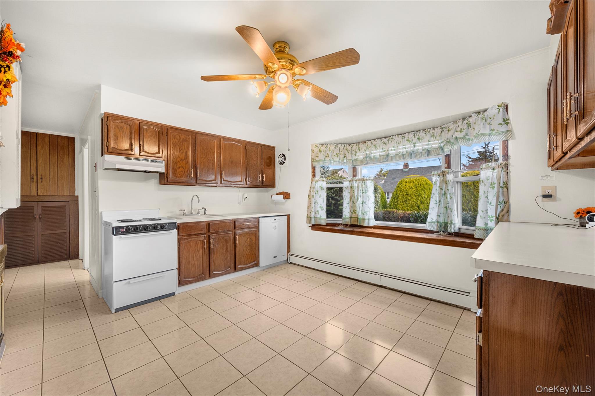 60 Flamingo Road Levittown, NY 11756 - Photo 4 of 50