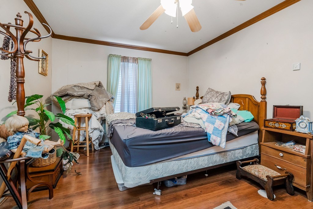 30211 White Oak Road Crawford, TN 38554 - Photo 19 of 24 a bedroom with furniture and a bed
