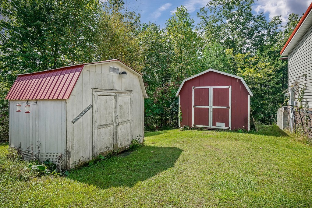 30211 White Oak Road Crawford, TN 38554 - Photo 6 of 24 a view of a back yard of the house