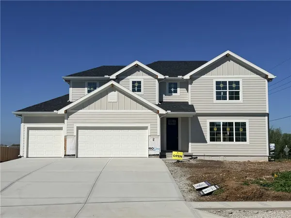 $515,000 | 20702 Emerald Street, Spring Hill, KS 66083