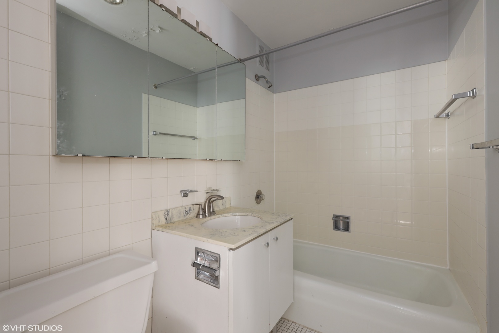 655 West Irving Park Road, Unit 315 Chicago, IL 60613 - Photo 15 of 18