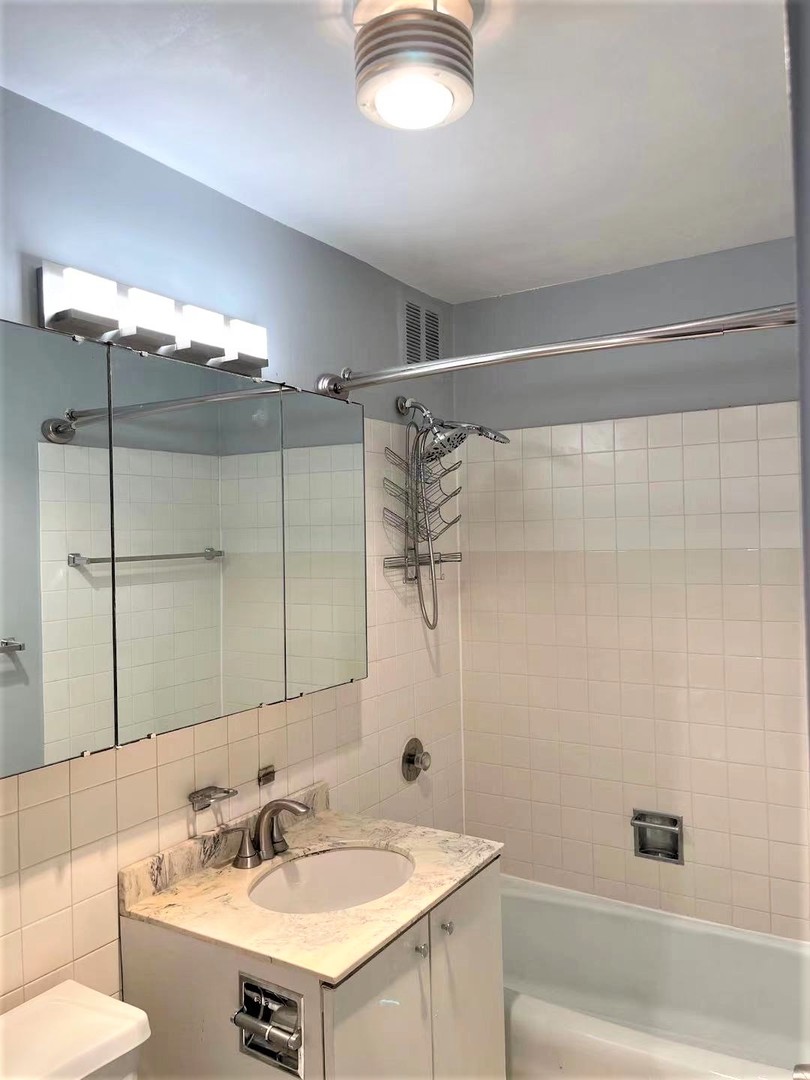 655 West Irving Park Road, Unit 315 Chicago, IL 60613 - Photo 16 of 18