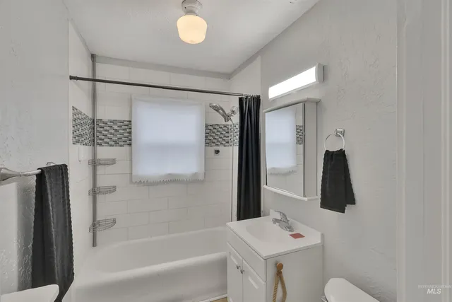 $235,000 | 426 9th Avenue North, Buhl, ID 83316