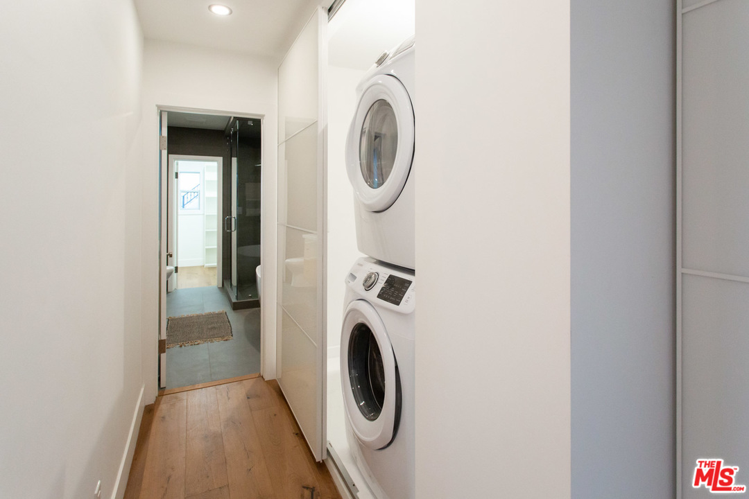 8321 Grand View Drive Los Angeles, CA 90046 - Photo 23 of 28 a utility room with dryer and washer