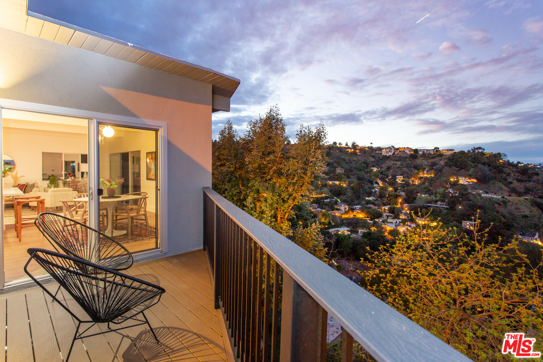 8321 Grand View Drive Los Angeles, CA 90046 - Photo 10 of 28 a view of balcony