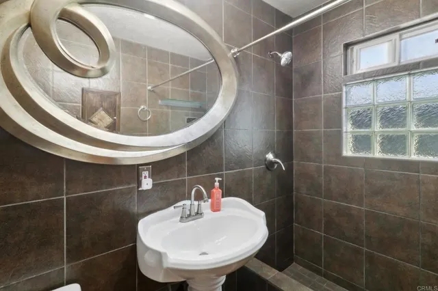 $725,000 | 962 Hanover Street, San Diego, CA 92114