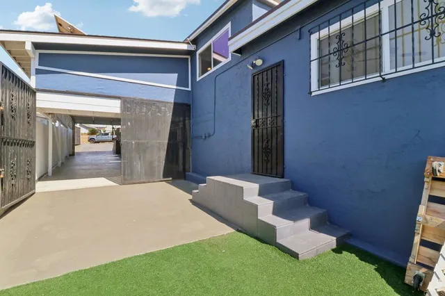 $725,000 | 962 Hanover Street, San Diego, CA 92114