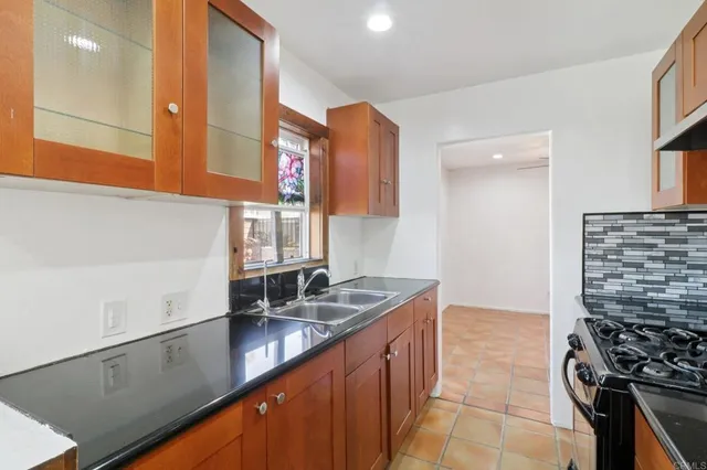 $725,000 | 962 Hanover Street, San Diego, CA 92114