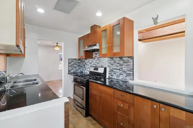 $725,000 | 962 Hanover Street, San Diego, CA 92114