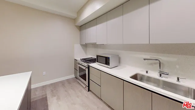 $4,443 | 520 North Central Avenue, Unit 402, Glendale, CA 91203