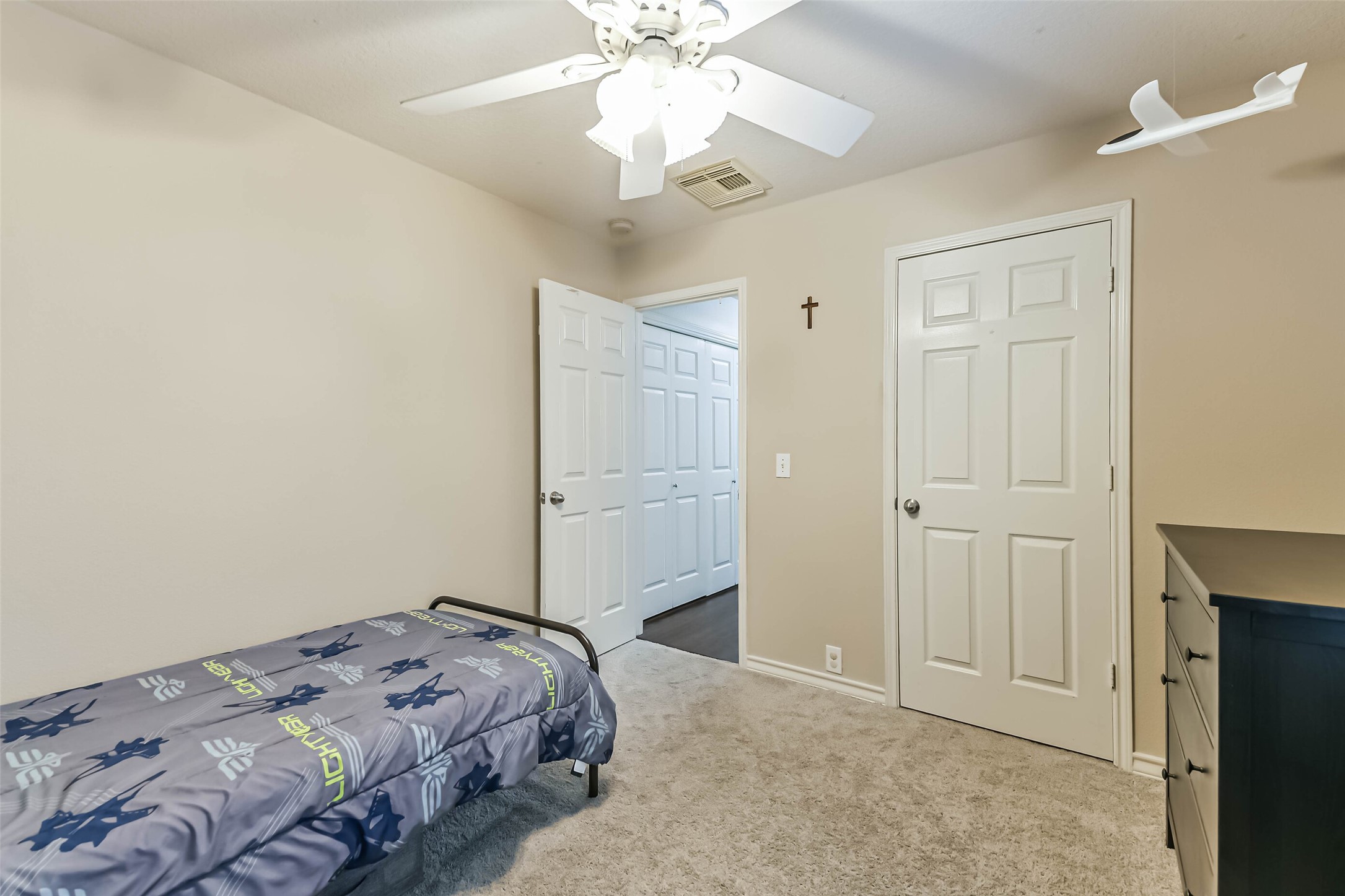 18239 Trinity Knoll Way Humble, TX 77346 - Photo 28 of 38 a bedroom with a bed and a chandelier fan