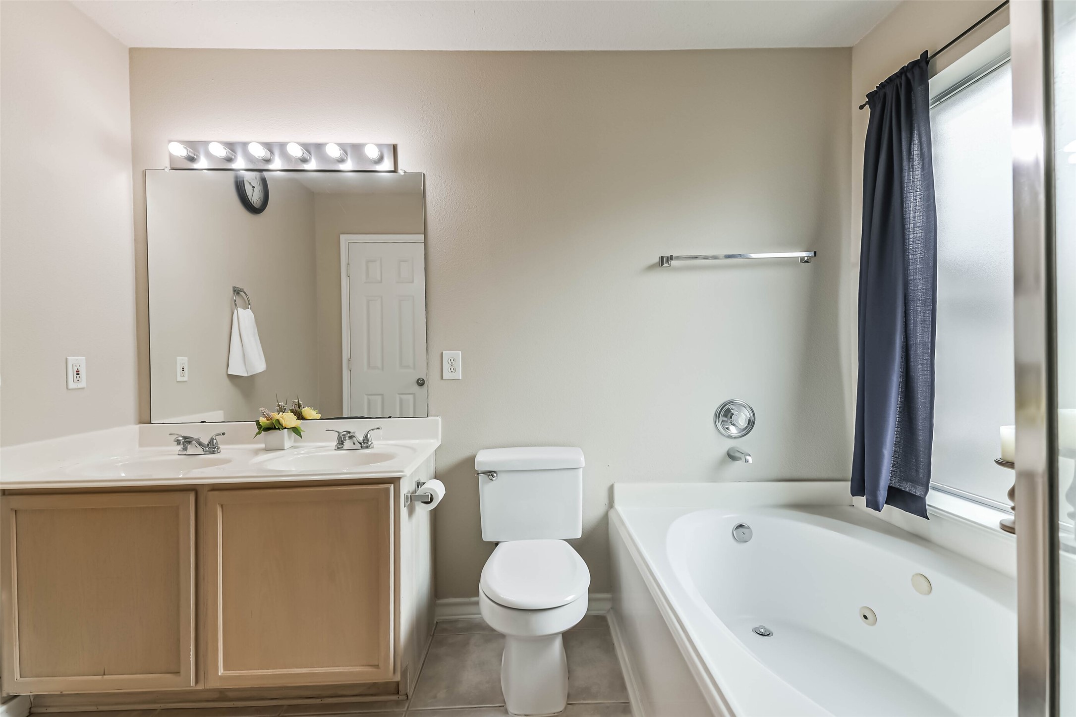 18239 Trinity Knoll Way Humble, TX 77346 - Photo 34 of 38 a bathroom with a sink a toilet and bathtub