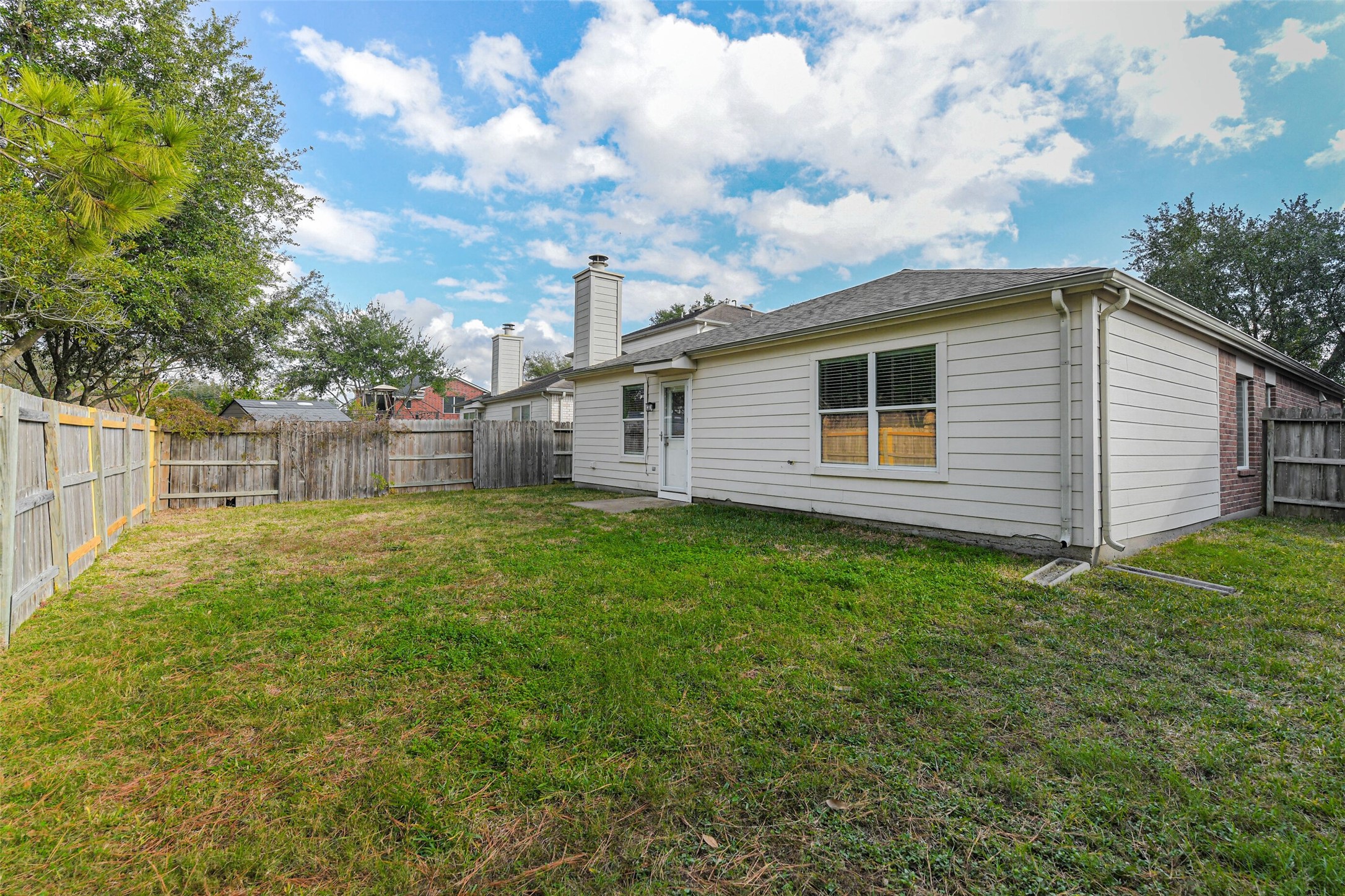 18239 Trinity Knoll Way Humble, TX 77346 - Photo 10 of 38 a backyard of a house with lots of green space