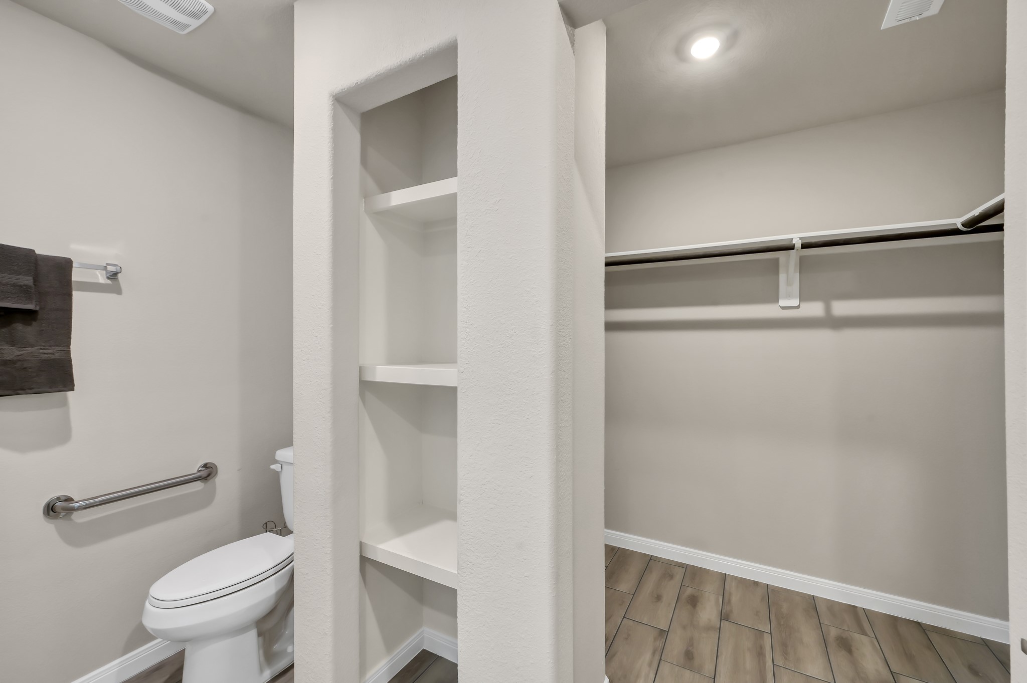 514 Dalloway Street Conroe, TX 77316 - Photo 15 of 27 Bathroom with clean finishes and built-in storage