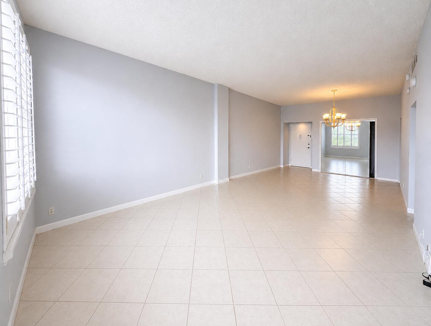 2851 South Ocean Boulevard, Unit 7S Boca Raton, FL 33432 - Photo 4 of 12 Living/Dining