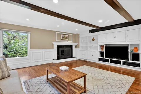 $2,498,000 | 58 Hummingbird Drive, East Hills, NY 11576