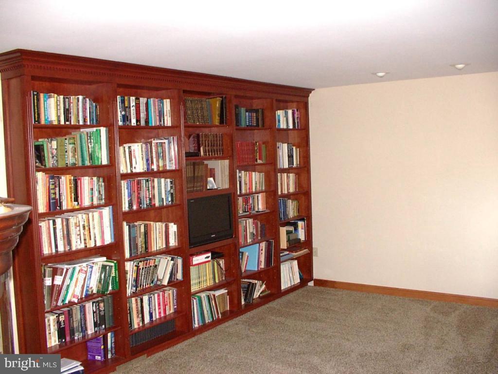 222 Weaver Drive Lititz, PA 17543 - Photo 14 of 19 Gallery Image 14