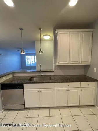 $2,000 | 610 Sophee Lane, Lakewood, NJ 08701