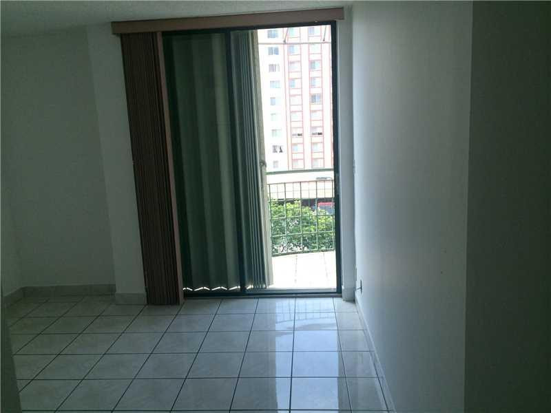 546 Southwest 1st Street, Unit 612 Miami, FL 33130 - Photo 3 of 4 a view of an entryway