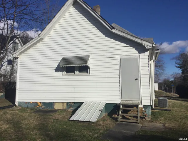 $69,900 | 201 Court Street, Anna, IL 62906