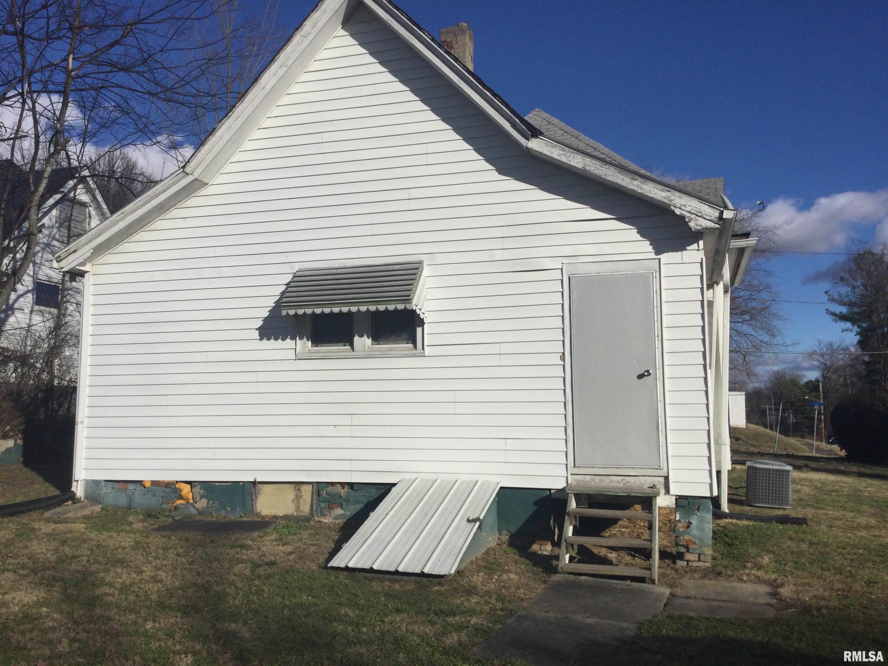 201 Court Street Anna, IL 62906 - Photo 4 of 16