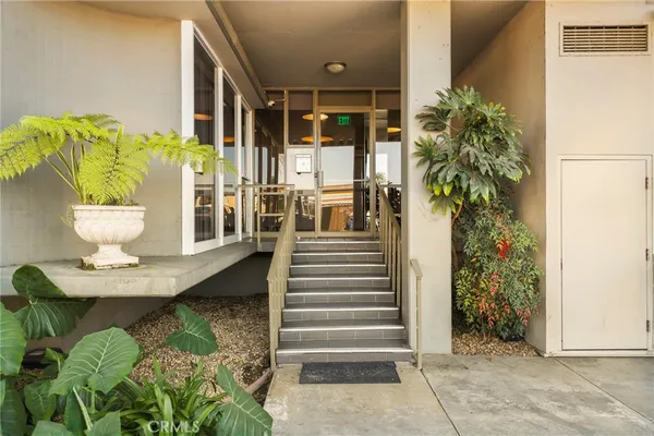 $299,988 | 375 Atlantic Avenue, Unit 407, Long Beach, CA 90802