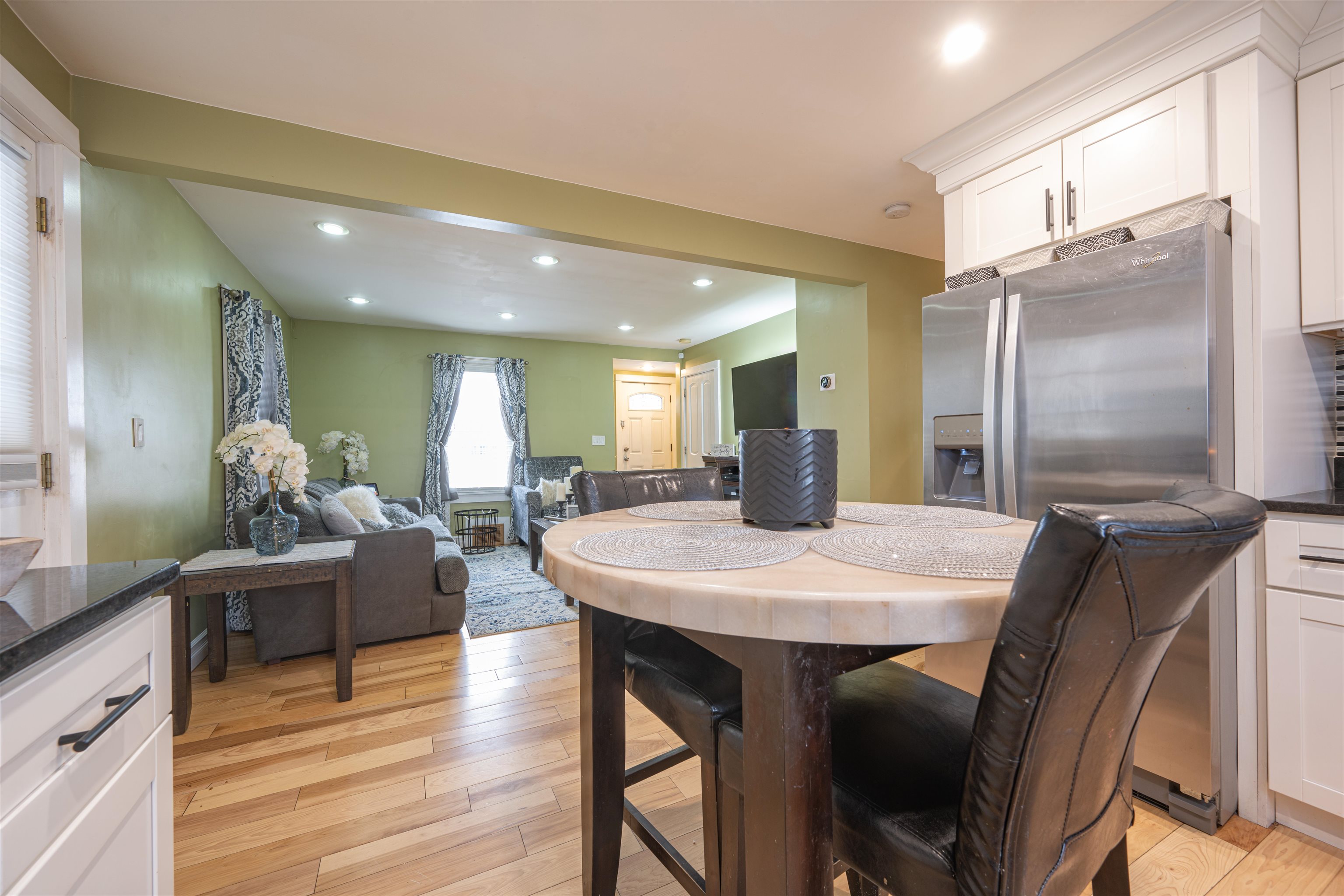 204 Vinton Street Manchester, NH 03103 - Photo 12 of 32