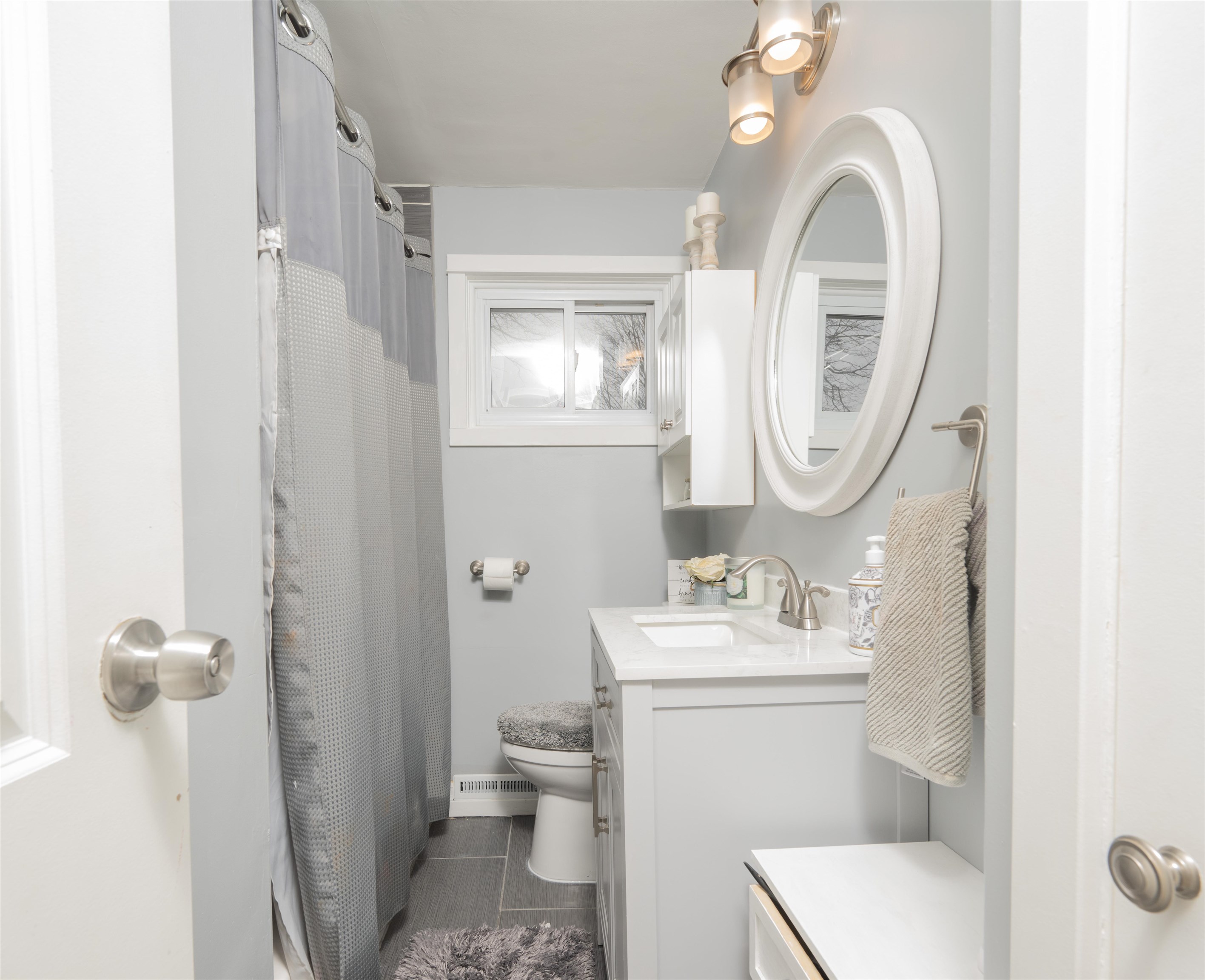 204 Vinton Street Manchester, NH 03103 - Photo 13 of 32