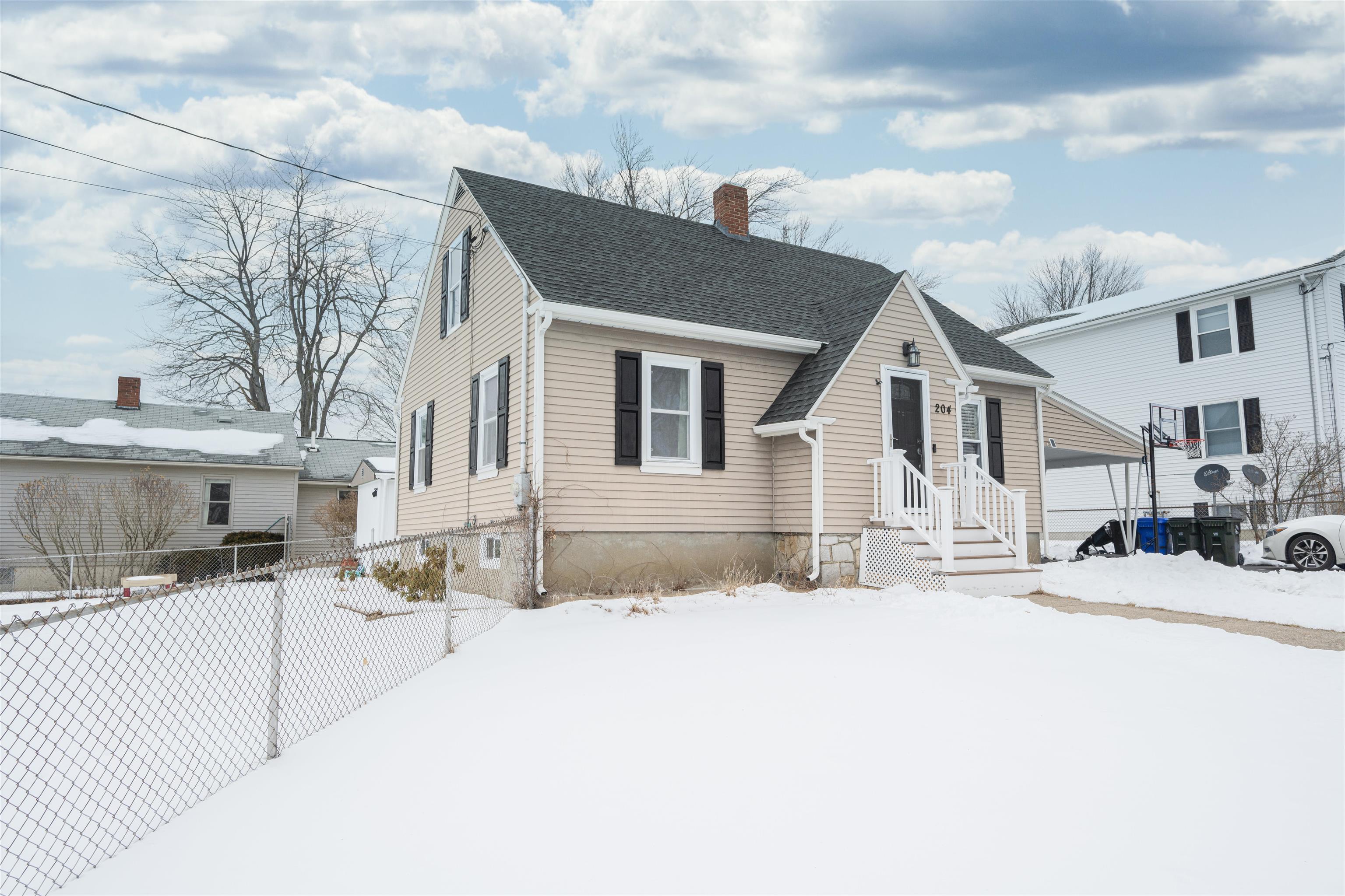 204 Vinton Street Manchester, NH 03103 - Photo 2 of 32