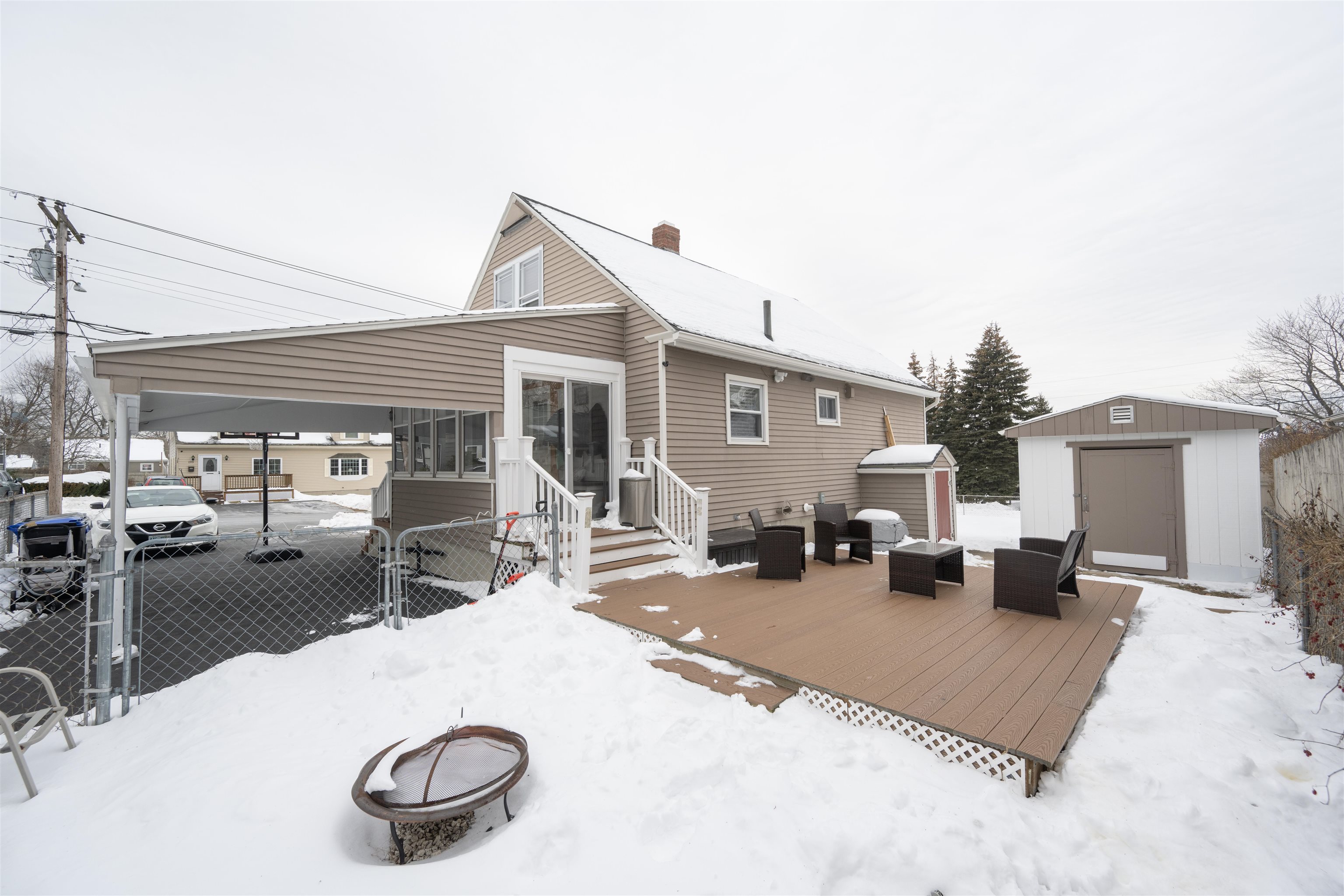 204 Vinton Street Manchester, NH 03103 - Photo 4 of 32