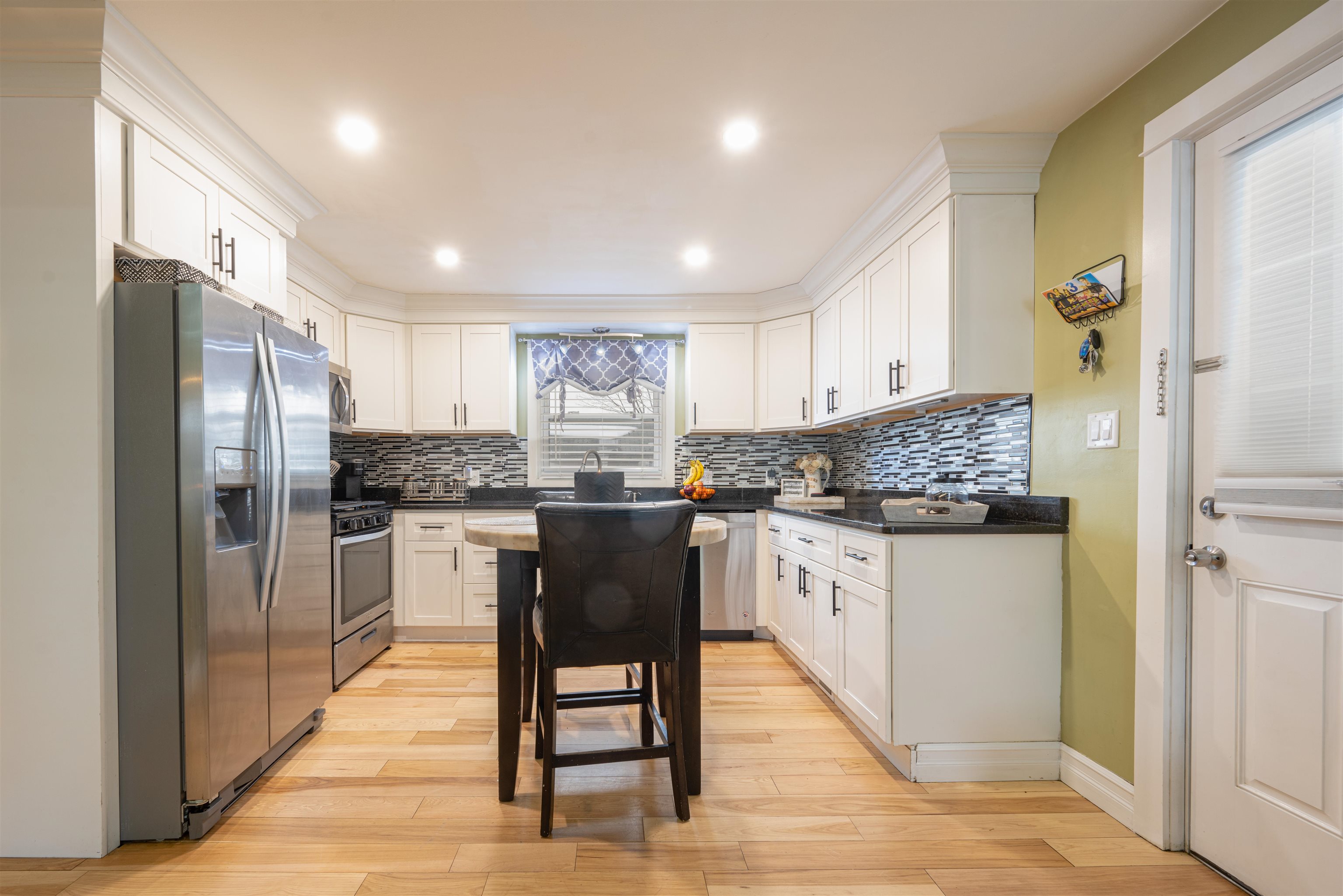 204 Vinton Street Manchester, NH 03103 - Photo 10 of 32