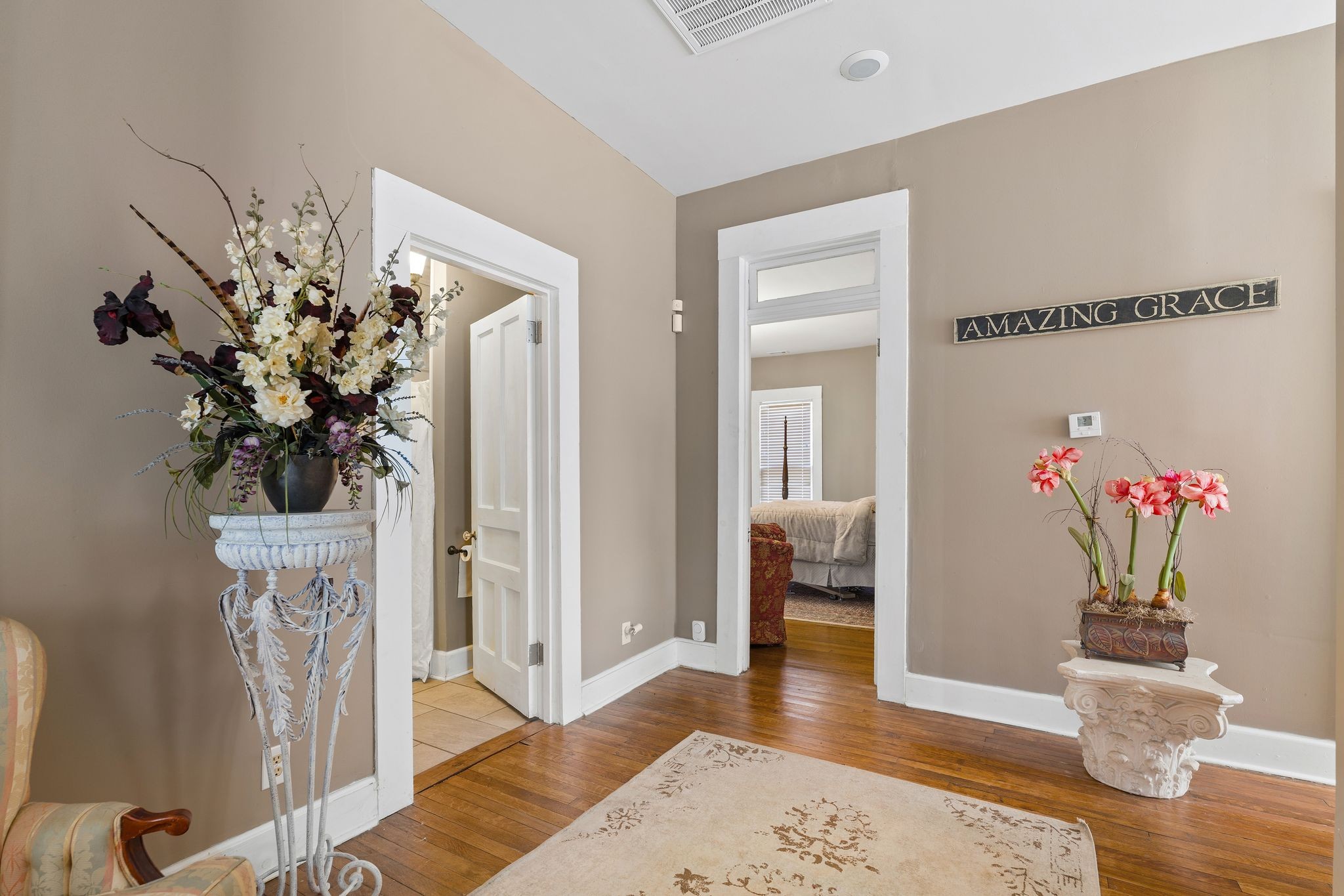 554 East Main Street Jackson, TN 38301 - Photo 23 of 38 a living room with furniture and a potted plant
