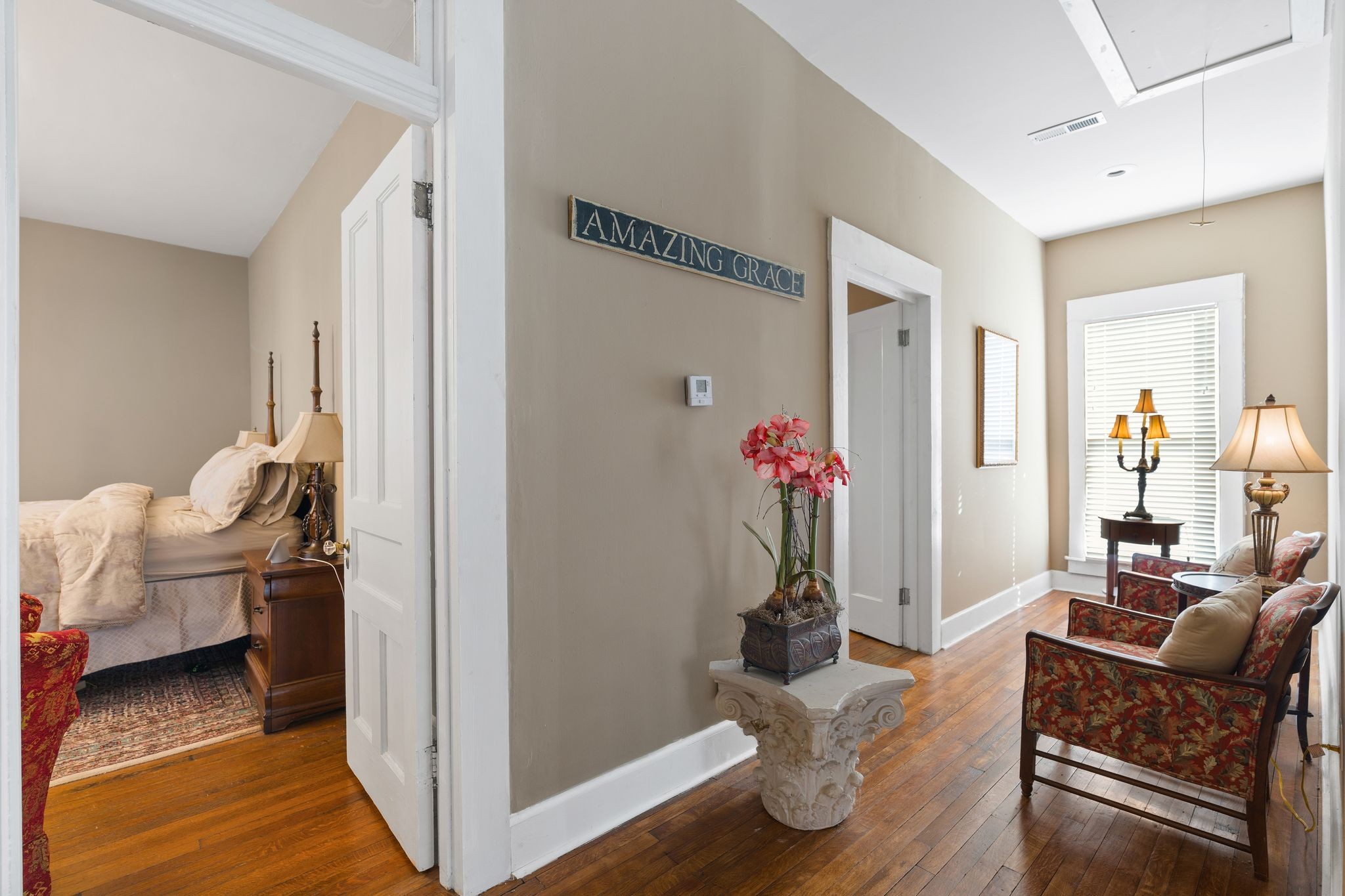 554 East Main Street Jackson, TN 38301 - Photo 27 of 38 a living room with furniture and a potted plant