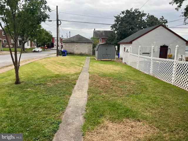 $2,100 | 898 Queen Street, Pottstown, PA 19464