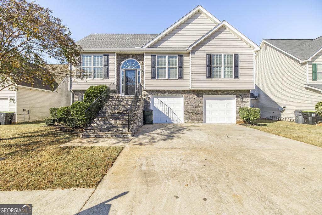 105 Browning Point Byron, GA 31008 - Photo 1 of 39 a front view of a house with a yard and garage