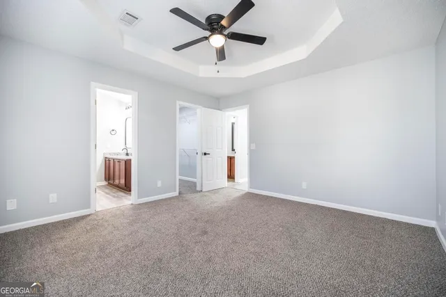 a view of empty room with ceiling fan