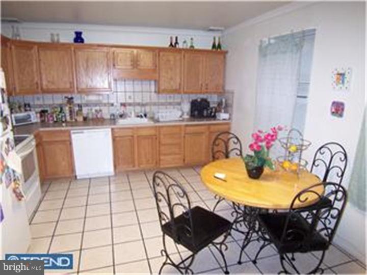 169 Poplar Street Philadelphia, PA 19123 - Photo 2 of 6