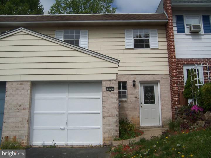 822 Rabbit Lane Reading, PA 19606 - Photo 1 of 23 Gallery Image 1